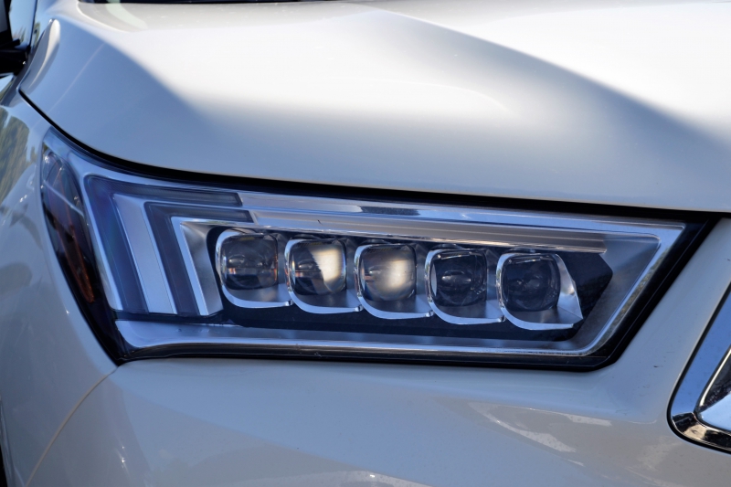 moto-VIDAUBAN-min_acura-headlamp-2834131